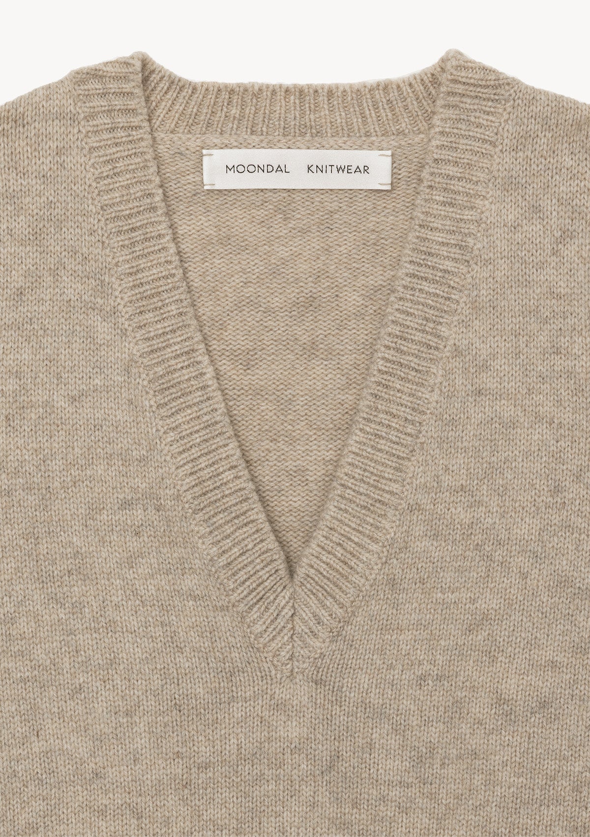 DEEP V-NECK KNIT