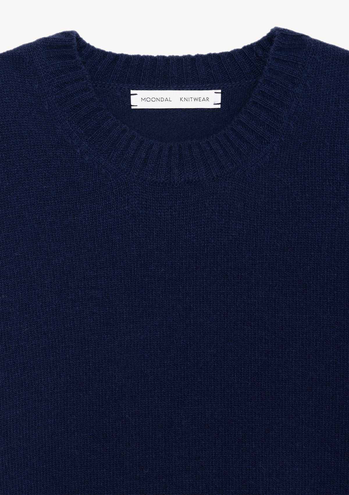 CLASSIC ROUND KNIT