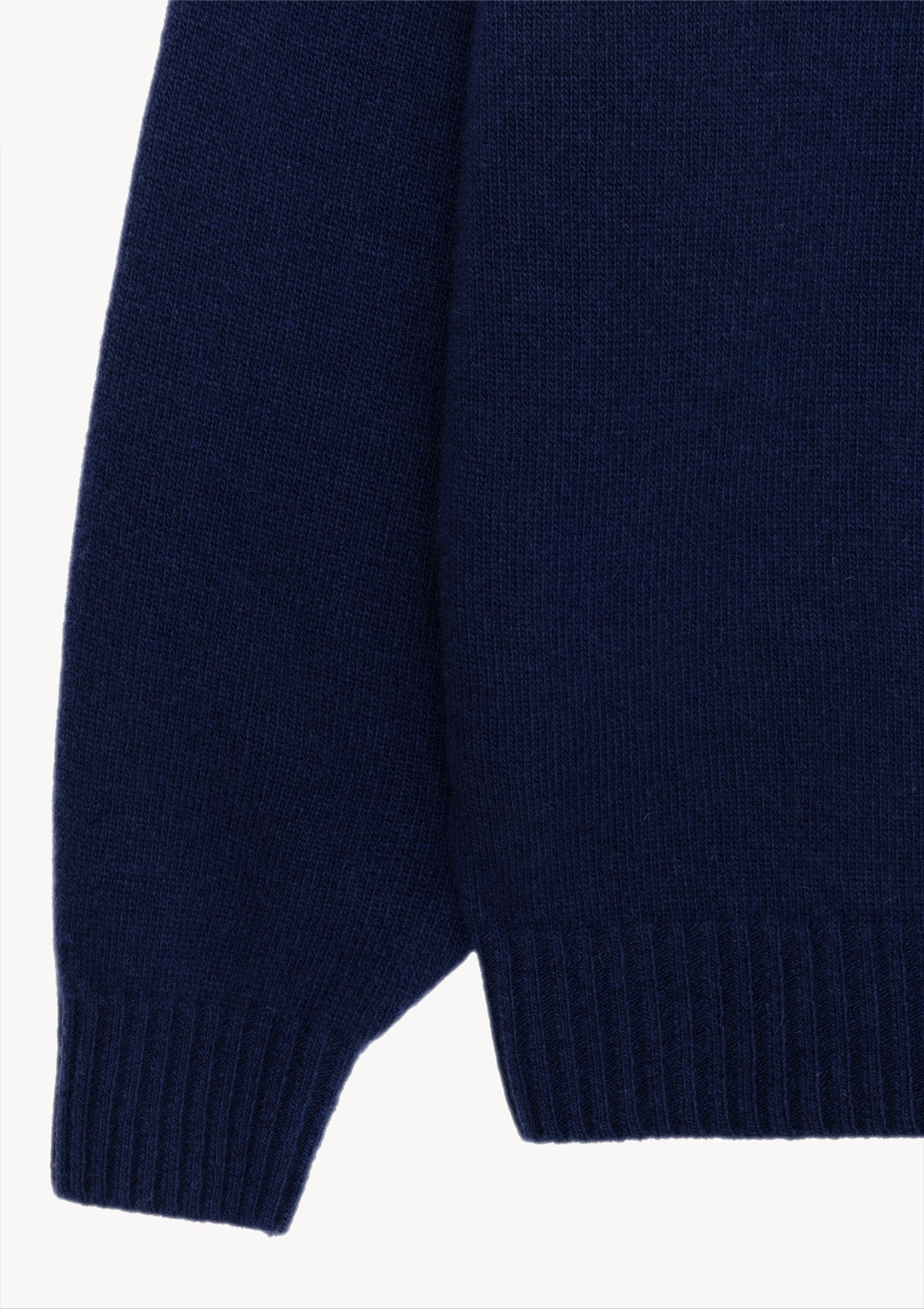 CLASSIC ROUND KNIT