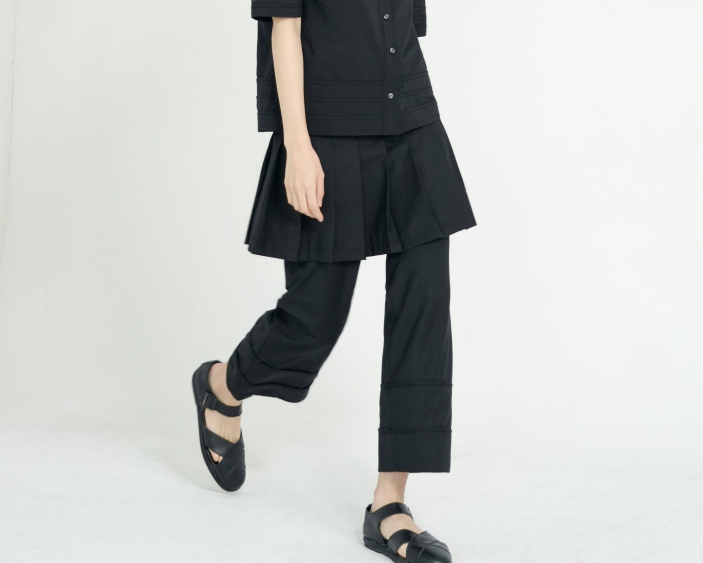 LAYERED PLEATS SHORT SKIRT