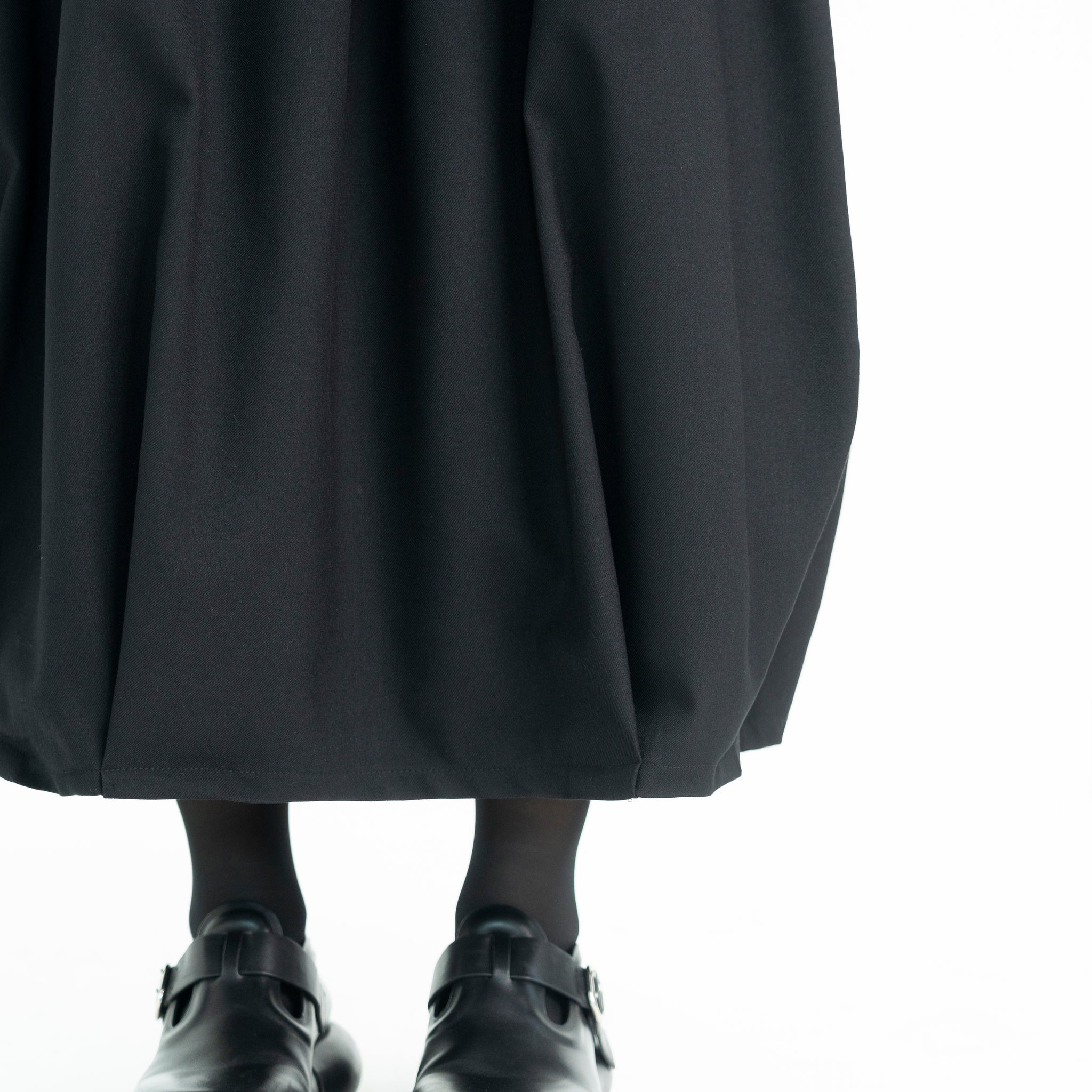 VOLUME WOOL SKIRT