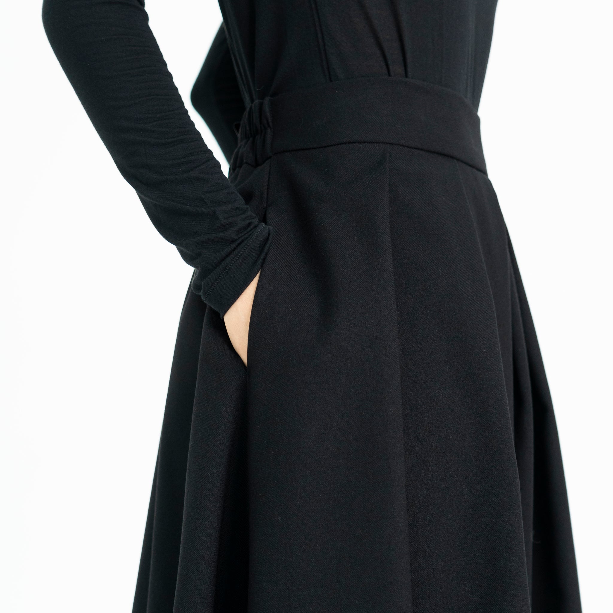 VOLUME WOOL SKIRT
